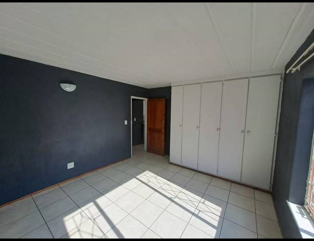 2 BEDROOM PROPERTY TO RENT IN HELDERKRUIN